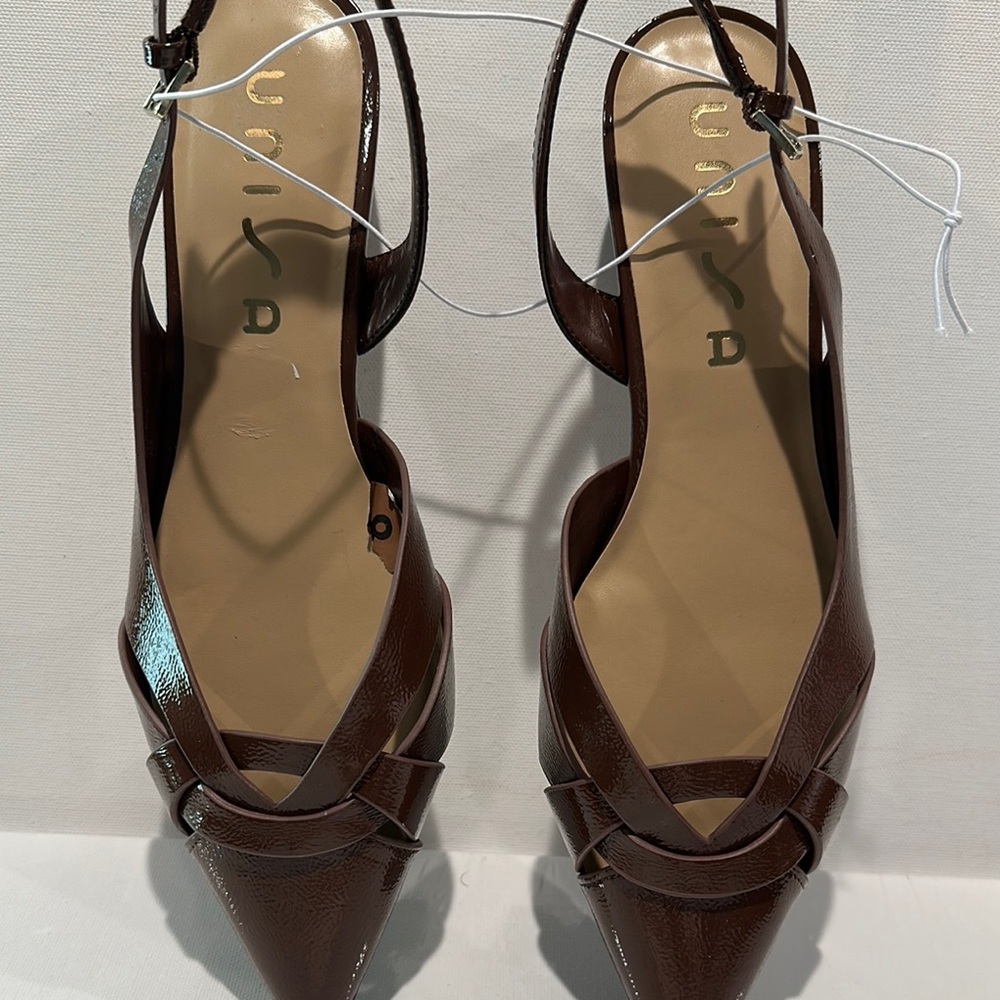 NWT UNISA Ladies Web-Front Brown Flat Sling Back with 1” heels.